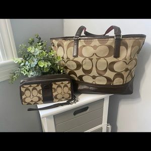 Authentic Coach Tote with matching wallet/wristlet to match